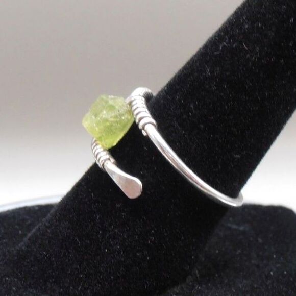 Handmade Silver Tone Wire Wrapped Peridot Ring Size 5.5 Raw Natural Gemstone - Picture 3 of 5